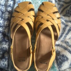 NIB Earth Origins Sandals in Amber Yellow size 7M Belder Berri!